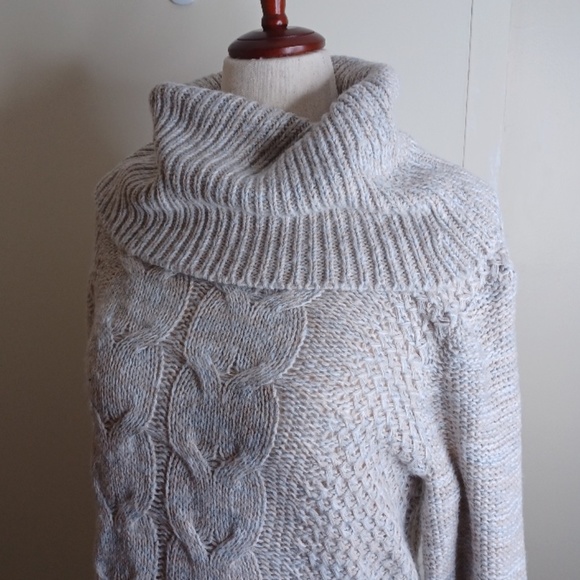 Women's ELLE Sweater. Size Large. Color Oatmeal. - Picture 2 of 16